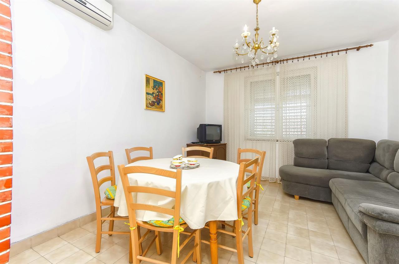 Apartment Niko Vodice Eksteriør billede