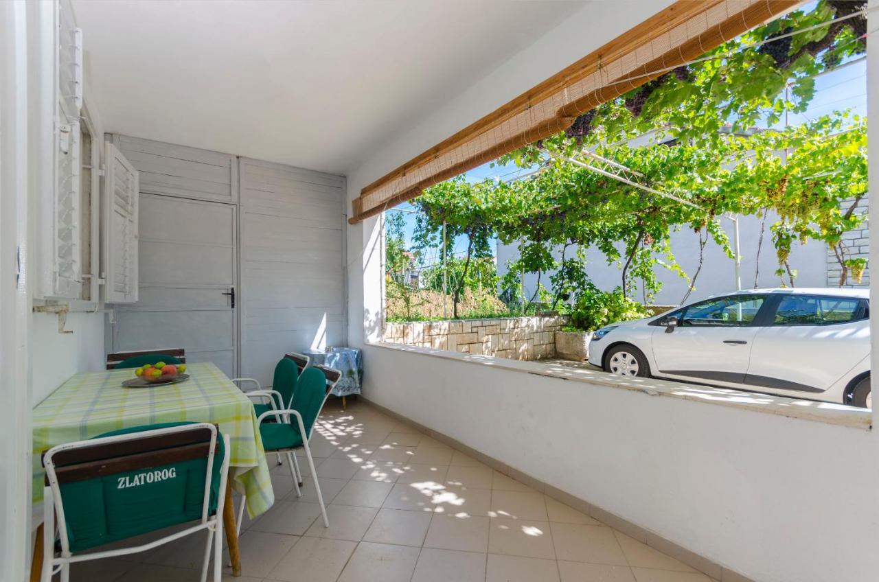 Apartment Niko Vodice Eksteriør billede